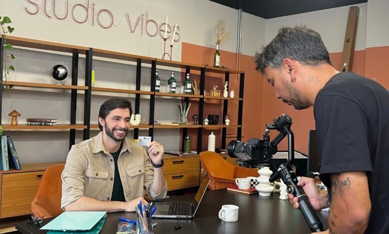 Cristhian Fernandes: Presença Marcante na Publicidade
